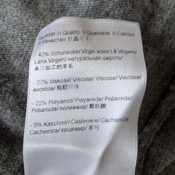 Escada Gray Turtleneck Sleeveless Sweater with Black Floral Applique sz M - Picture 8 of 8